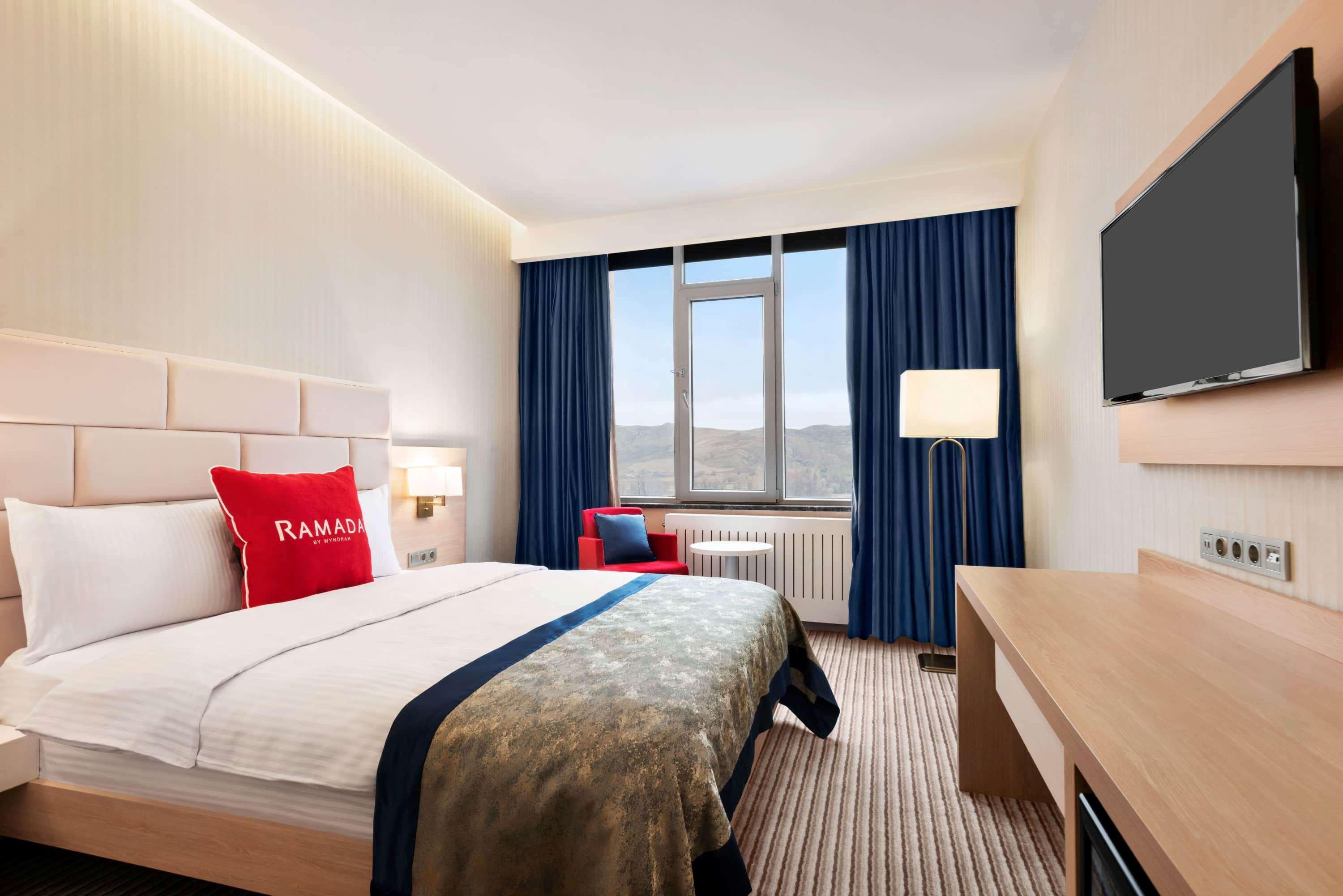 Ramada By Wyndham Sivas Hotel Exterior foto