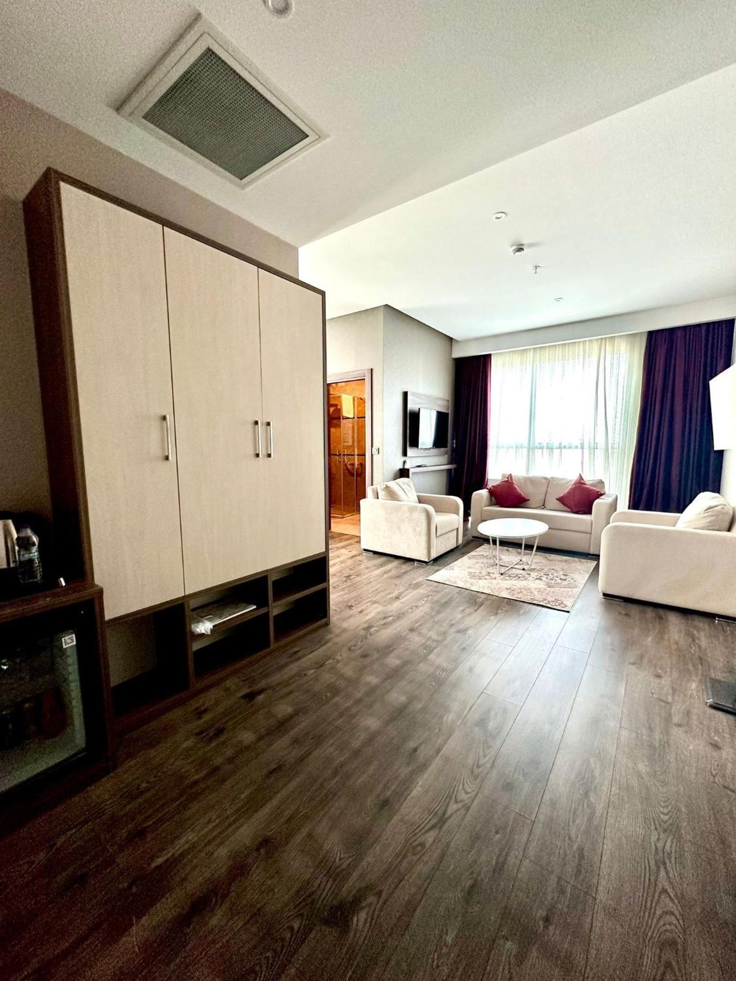 Ramada By Wyndham Sivas Hotel Exterior foto