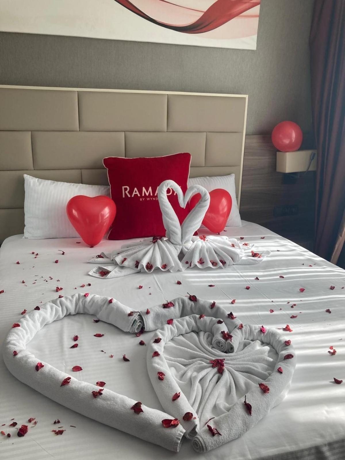Ramada By Wyndham Sivas Hotel Exterior foto